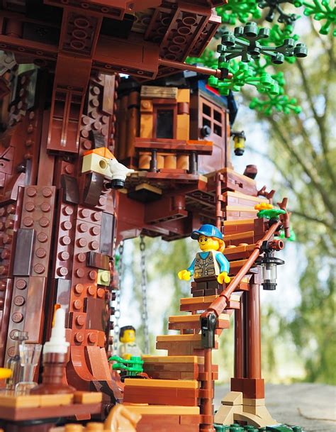 LEGO Ideas Tree House Review & Nature Photos