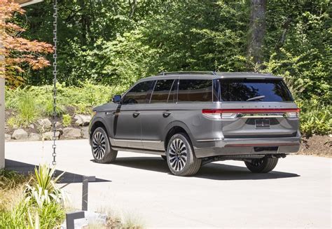 2022 Lincoln Navigator Debuts With New Tech, Fresh Appearance