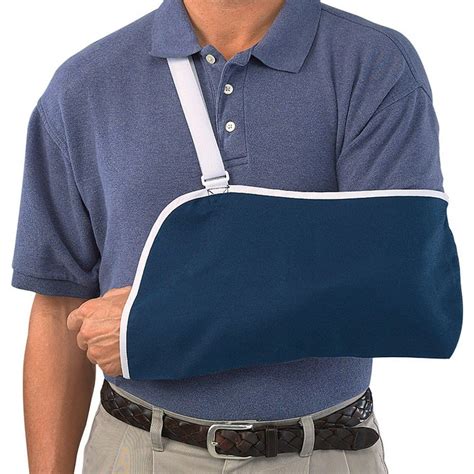 Mueller Adjustable Arm Support Injury Recovery Pain Relief Sling, Blue ...