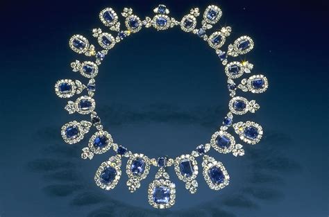File:Hall Sapphire and Diamond Necklace.jpg - Wikimedia Commons