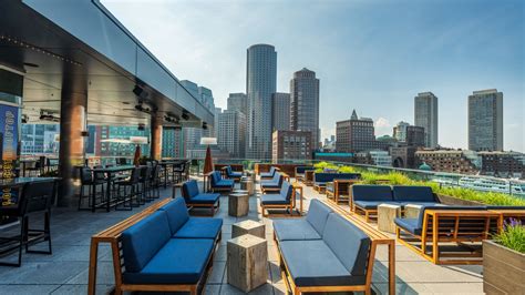 Lookout Rooftop Bar in Boston | The Envoy Hotel