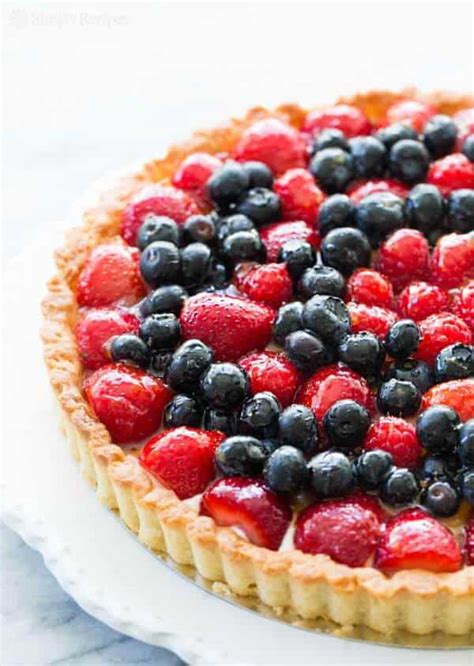 8 Desserts To Make With Your Favorite Summer Berries