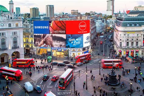 Piccadilly Circus ya tiene fecha para ser encendida y lo hará con esta ...