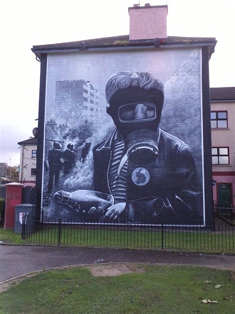 Minas Irland Blog: Free Derry Murals