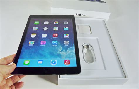 iPad Air Unboxing: Thin Makes It Less Elegant and Solid (Video ...