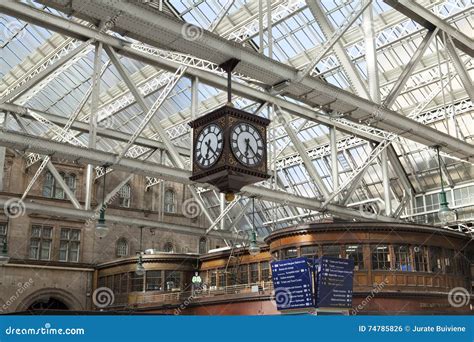 Glasgow Central, Public Concourse At Glasgow Central Station In Glasgow ...