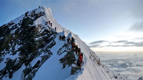 Cardiologist Summits Mount Everest in Only 3 Weeks | MedPage Today