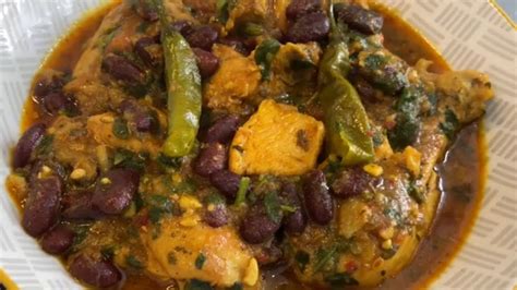 Chicken with Red Kidney Beans Curry Recipe | Rajma Chicken Curry ...