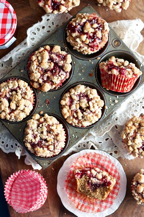 GOOD FOODIE: Peanut Butter and Jelly Muffins