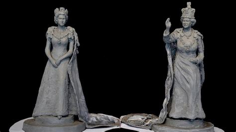 Queen Elizabeth II: Designs for Romsey and Andover statues revealed - BBC News