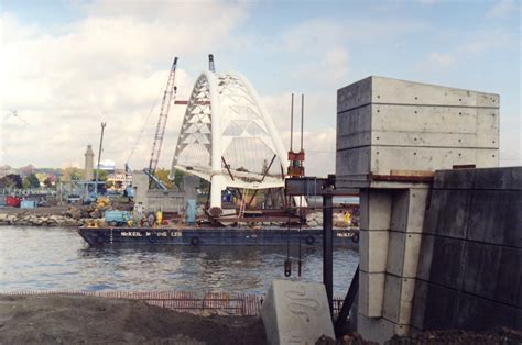 Construction of the bridge superstructure Photo credit: Uncredited - Canadian Architect