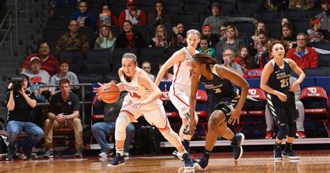 Dayton Flyers: Women's basketball team routs UMass