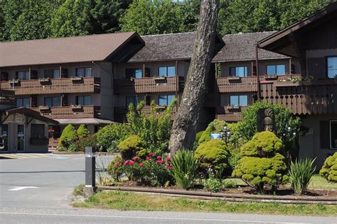 Ramada by Wyndham Campbell River | Campbell River, BC Hotels