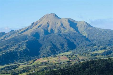 Le volcan de la Montagne Pelée en Martinique, toujours en vigilance scientifique renforcée