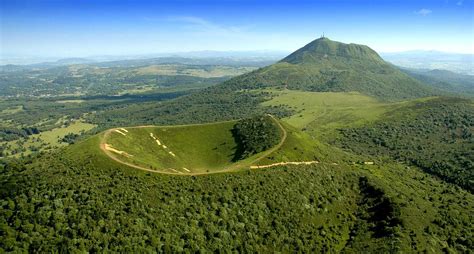 LES MONTS DOME (Volcans d'Auvergne) - Guide de tourisme et visite en photos