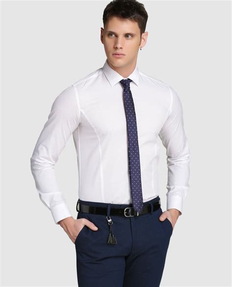 Camisa de hombre Fórmula Joven slim lisa blanca con corbata · Fórmula ...