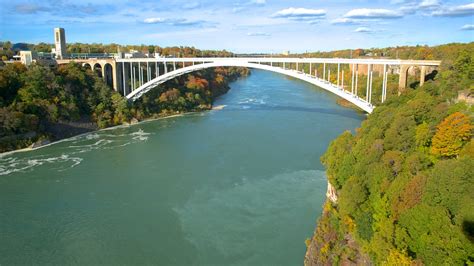 Rainbow Bridge in Niagara Falls, New York | Expedia.ca