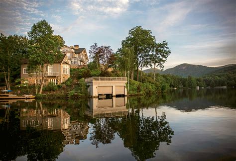 Lake Life : Serenity and adventure, water and mountains converge in Toxaway | WNC Magazine