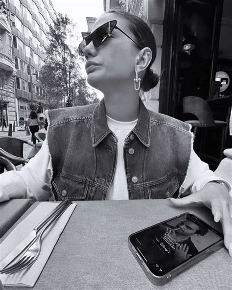 Pin by Natalie on Demet Ozdemir | Instagram story, Sanem, Rayban wayfarer