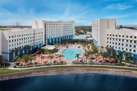 6 reasons to stay at Universal Orlando's Endless Summer Resort