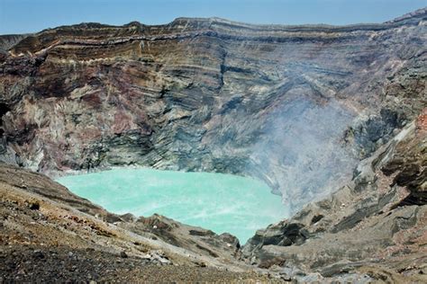 Mount-Aso-crater - DanielMcBane.com