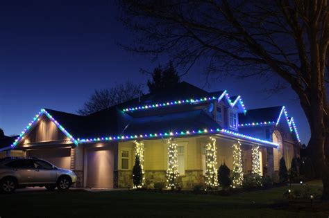 How to Install Christmas Lights on a House - Light Knights