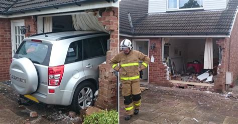 Car smashes into house and ends up in living room | Metro News