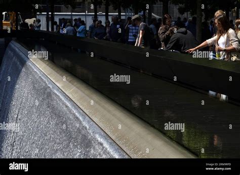 Wreathlayingceremony hi-res stock photography and images - Alamy