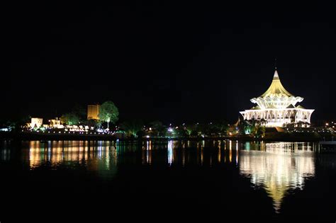 Photolivation: Night in Kuching City