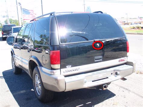 GMC Envoy XUV 2004 Tailgate Issues: Q&A on Body Kits, Latch Fuse, and Manual