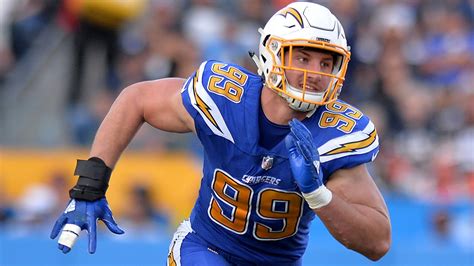 Chargers' Joey Bosa returns to practice after injuring foot