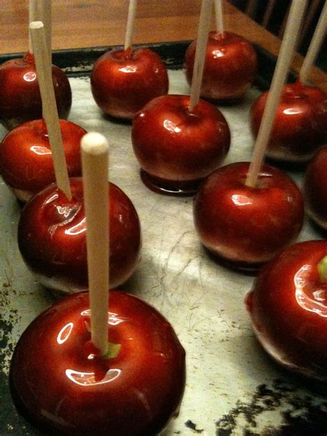 Homemade candy apples Delicious Halloween Treats, Yummy Treats, Fall Apple Recipes, Fall Apples ...