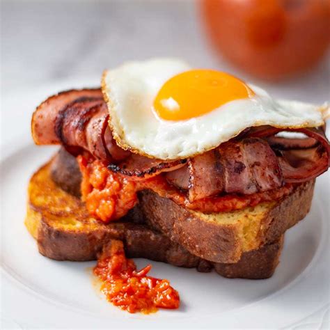 Keto Bacon & Egg Sandwich - Easy Low Carb Classic Breakfast Recipe