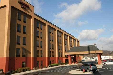 Hampton Inn Altoona - Explore Altoona