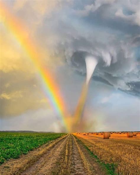 Rencontre d'une Tornade et d'un Arc-en-Ciel ~ 📸Ma planète mon Quotidien | Paysage insolite ...