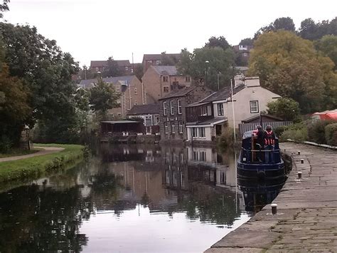 Leeds and Liverpool Canal Walking Holiday, 71 miles of great walking