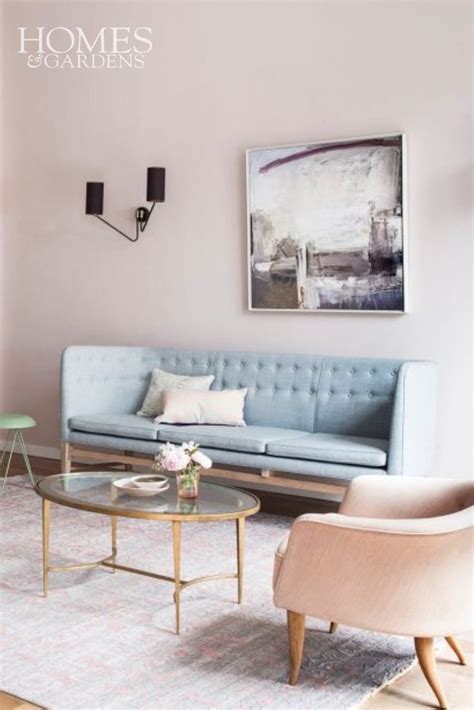 MODERN LIVING ROOM WITH POWDERY PASTEL COLOUR PALETTE | Monochrome living room, Pastel living ...