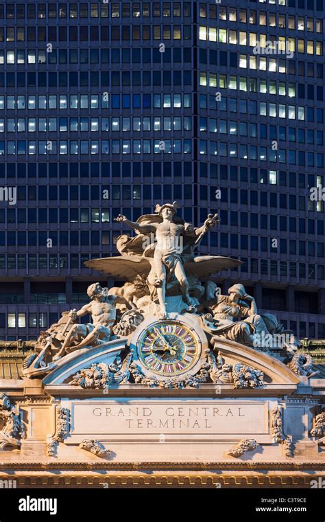 Grand Central Station sculpture clock Stock Photo - Alamy