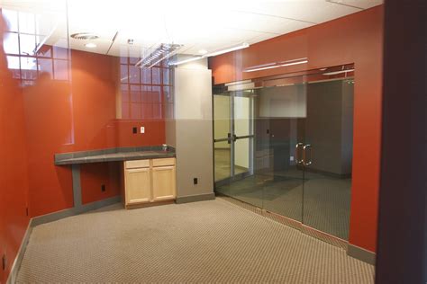 Conference room from hallway (through window) | Alex King | Flickr