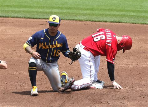 WATCH: Kolten Wong fuels Milwaukee Brewers to series win over Cincinnati Reds