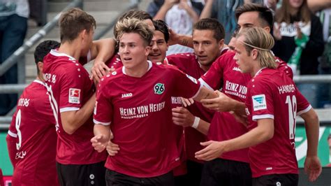 Hannover 96 gewinnt nach drei Spielen ohne Sieg gegen den KSC - Bild.de