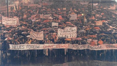 FOTOS | Imágenes históricas del levantamiento y la caída del Muro de Berlín | Gallery | CNN