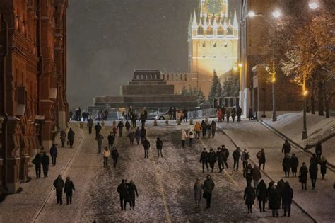 Moscow Welcomes Winter's First Snowfall - The Moscow Times