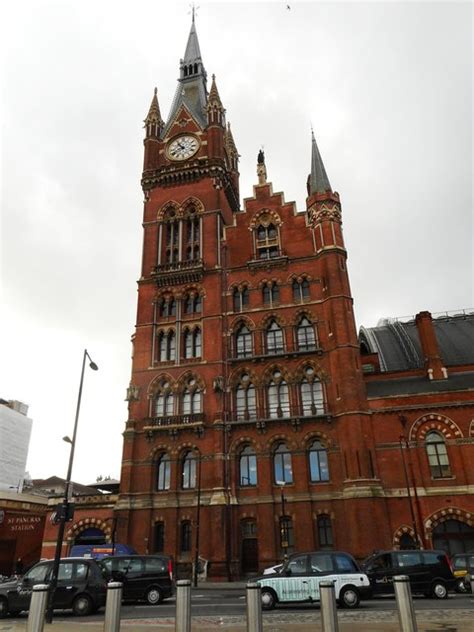 Clock tower, St Pancras Station © Richard Sutcliffe cc-by-sa/2.0 :: Geograph Britain and Ireland