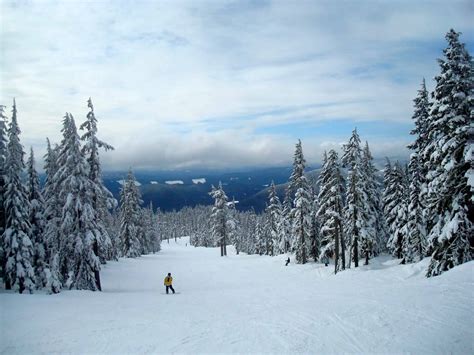 These 5 Oregon Ski Resorts Are The Snowiest According To New Report