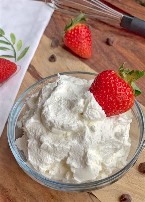 5 Minute Keto Whipped Cream Recipe (3 Ingredients)