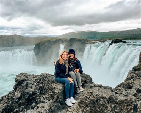 15 Best Iceland Waterfalls in Iceland (+ Map)