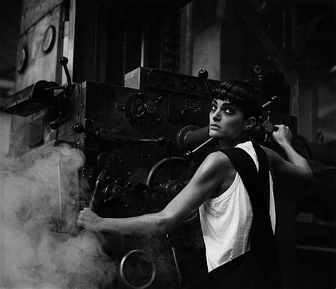 Lynne Koester Comme des Garcons Paris 1984 by Peter Lindbergh | Peter lindbergh, Lindbergh, Book ...