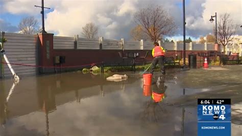 Mount Vernon re-installing flood wall to prepare for another weekend storm