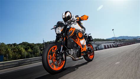 2015-2017 KTM 690 Duke ABS Review | GearOpen